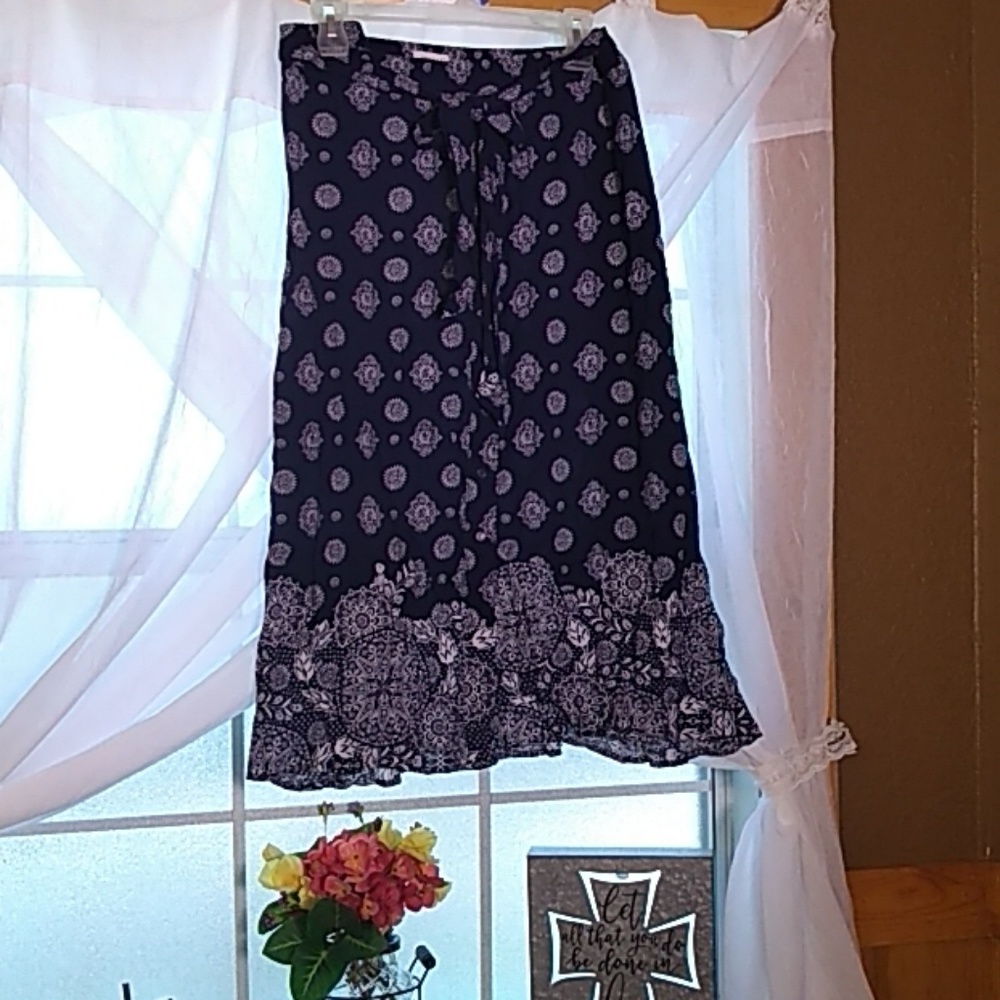 Dressbarn 1x button down skirt
